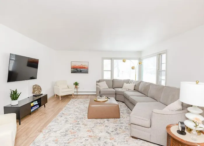 New Remodeled Townhome In Fargo