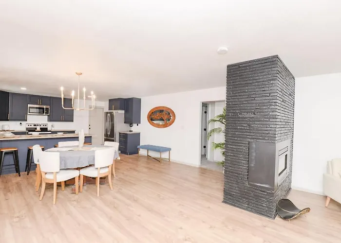 New Remodeled Townhome In Holiday home Fargo