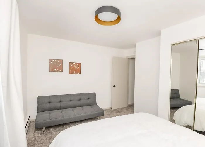 New Remodeled Townhome In Holiday home